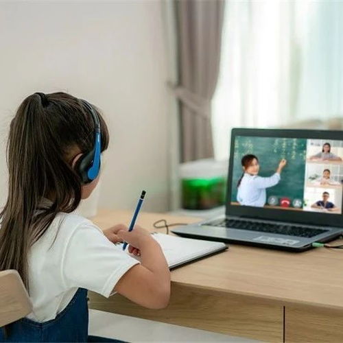 兒童近視防控刻不容緩 密歇根大學(xué)專(zhuān)家解析疫情網(wǎng)課下的視力保護(hù)策略